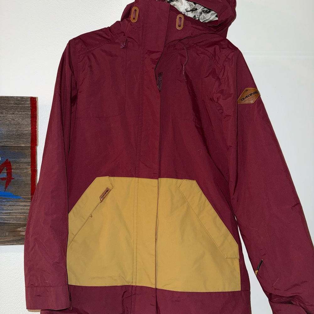 Dakine Women’s ski and snow jacket size medium